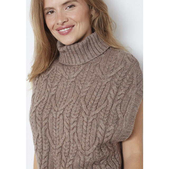 Co'couture Oversize cable knit vest Walnut