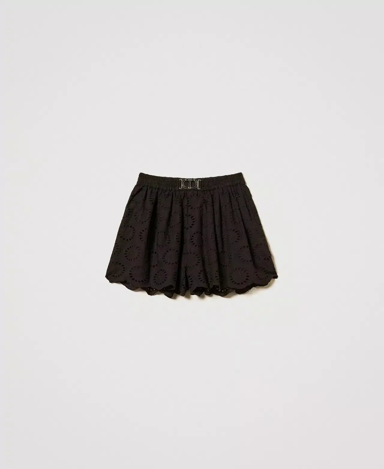 Short Nero Eyelet