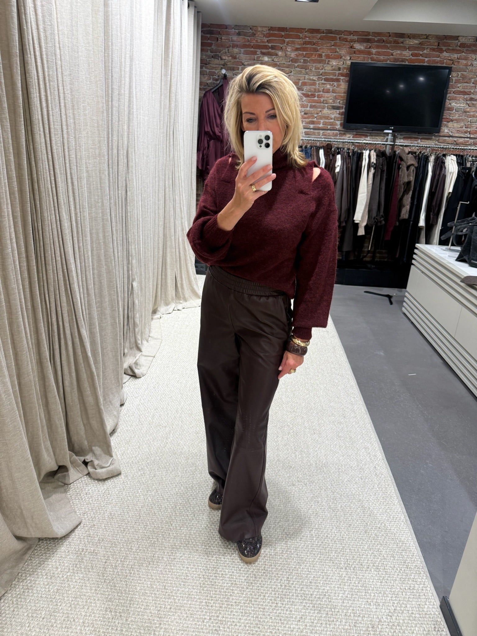 Ibana Tjico Burgundy