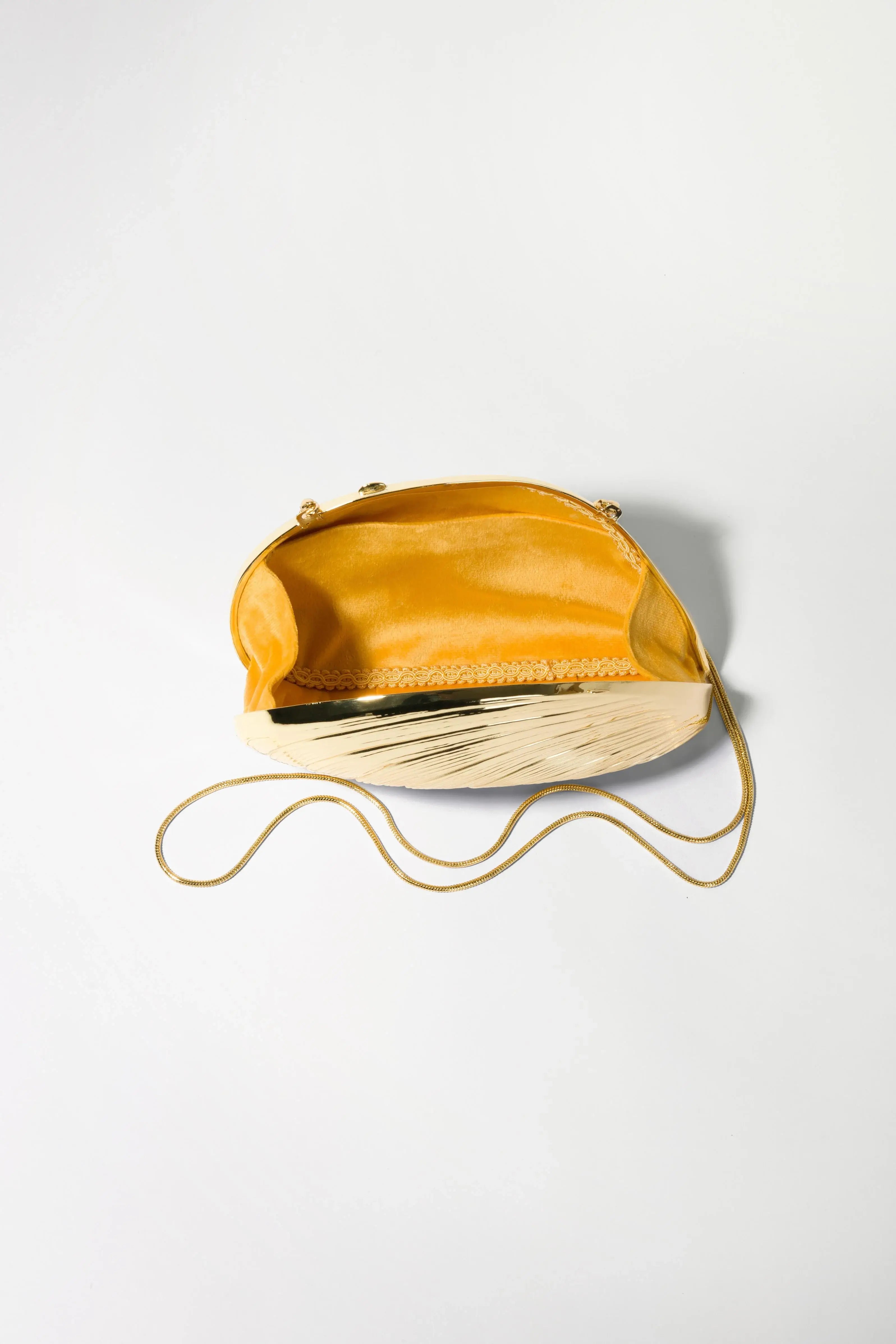 Clutch Bridget Metal Oyster Shell